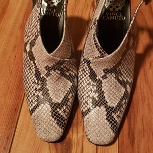 Vince Camuto Snakeskin shoe, size 7